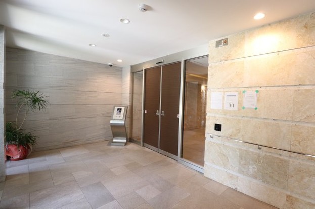 apartment 沖縄県那覇市小禄１丁目沖縄県那覇市小禄1-21-25 高良荘１階