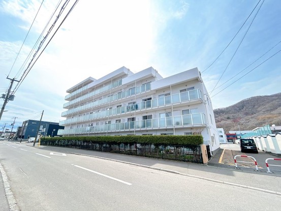 apartment 北海道札幌市南区南三十二条西９丁目
地図を見る
