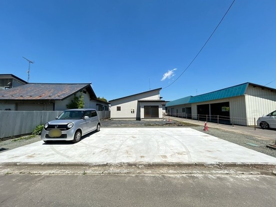 detached 青森県上北郡六戸町大字犬落瀬字押込
地図を見る