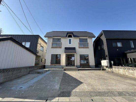 apartment 青森県青森市大字幸畑字松元
地図を見る