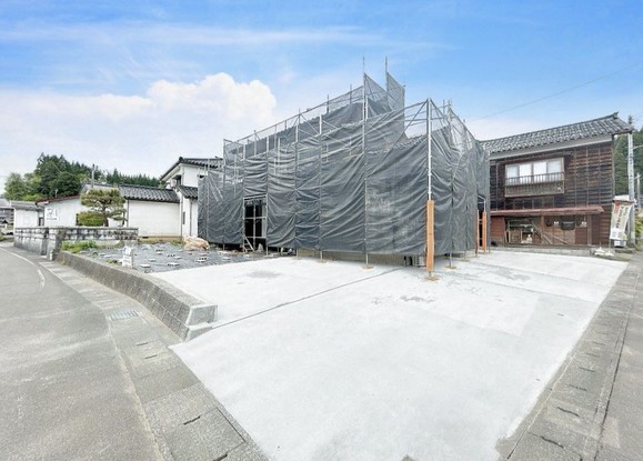 detached 新潟県三島郡出雲崎町大字川西
地図を見る
