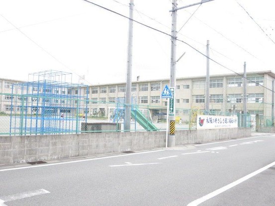 apartment 三重県松阪市下村町814-4 パークマンション101号室
