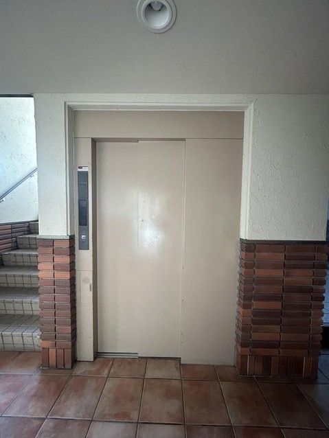 apartment 三重県松阪市下村町814-4 パークマンション101号室
