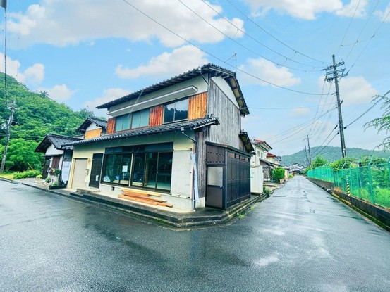townhouse 兵庫県豊岡市日高町岩中
地図を見る