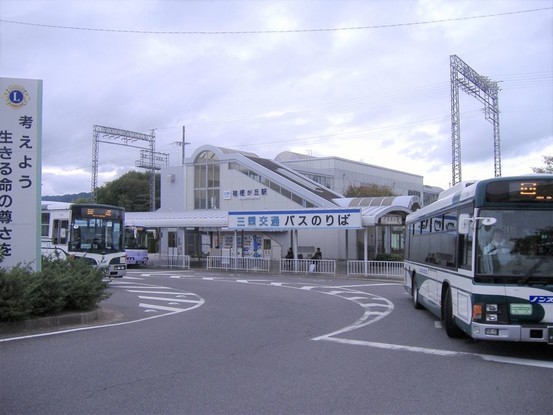 detached 三重県名張市鴻之台１番町35-1 ラフレシール101号室