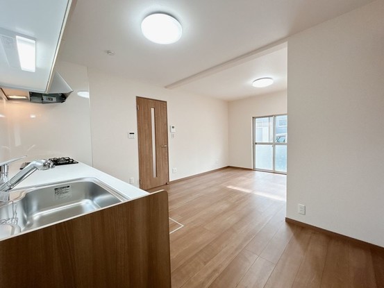 apartment 三重県名張市鴻之台１番町35-1 ラフレシール101号室