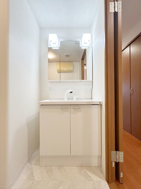 apartment 高知県高知市杉井流21-13 マノワール杉井流 1階北