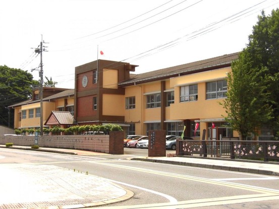 detached 佐賀県西松浦郡有田町上本
地図を見る