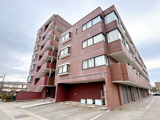 apartment 富山県高岡市東上関
地図を見る