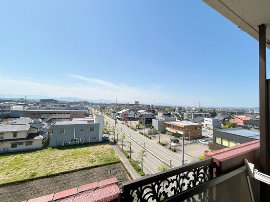 apartment 富山県高岡市東上関
地図を見る