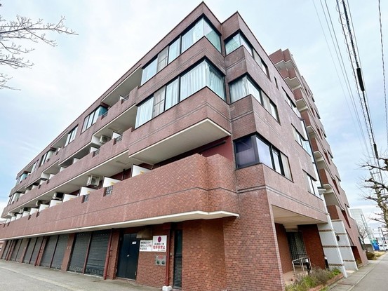 apartment 富山県高岡市東上関
地図を見る