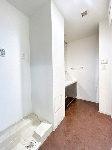 apartment 愛知県豊川市谷川町洞131 谷川町倉庫付事務所A 103号室