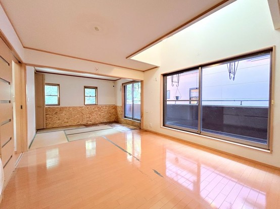 apartment 兵庫県宝塚市泉町24-13 ジャルダン宝塚六番館 201号室