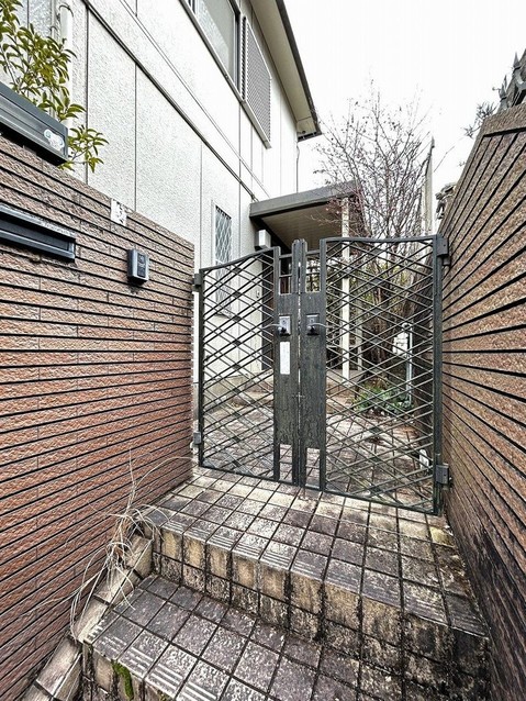 detached 兵庫県宝塚市泉町24-13 ジャルダン宝塚六番館 201号室