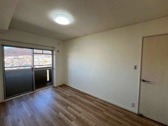 apartment 兵庫県宝塚市泉町24-13 ジャルダン宝塚六番館 201号室