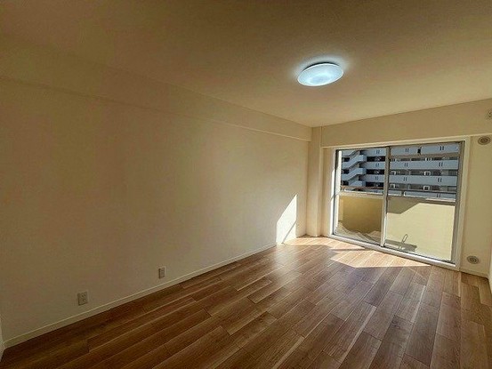 apartment 兵庫県宝塚市泉町24-13 ジャルダン宝塚六番館 201号室
