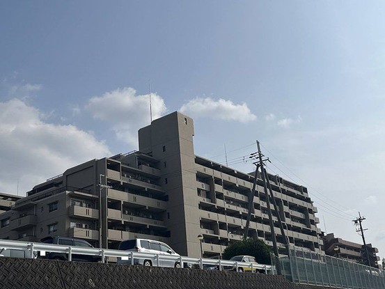 apartment 兵庫県宝塚市泉町24-13 ジャルダン宝塚六番館 201号室
