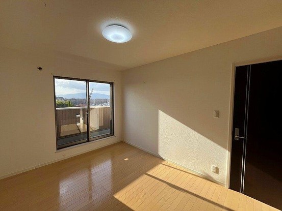 detached 兵庫県宝塚市泉町24-13 ジャルダン宝塚六番館 201号室