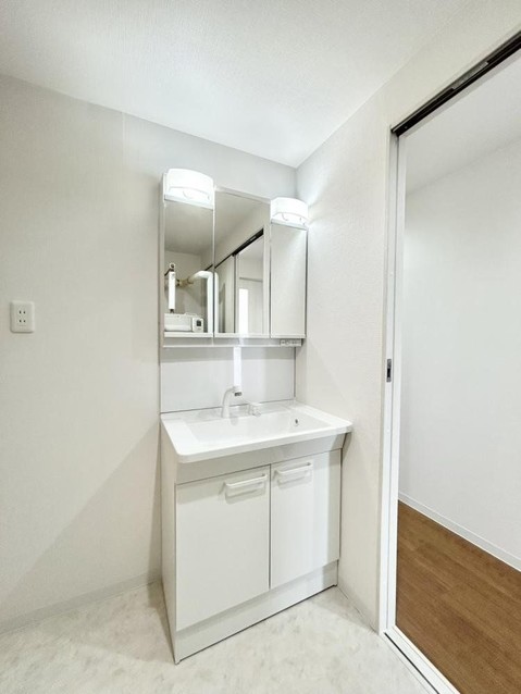 apartment 北海道札幌市白石区北郷一条１丁目5番13号