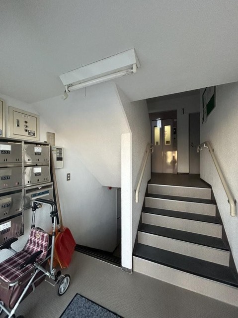 apartment 北海道札幌市白石区北郷一条１丁目5番13号