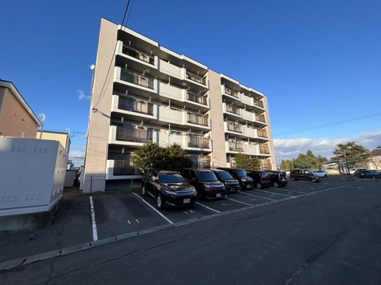 apartment 北海道札幌市白石区北郷一条１丁目5番13号
