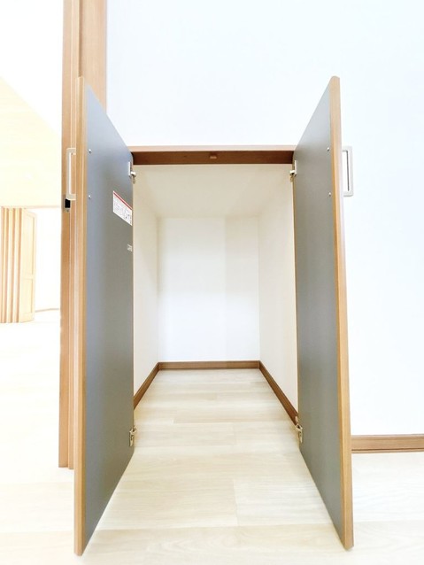 detached 北海道苫小牧市緑町１丁目22番2号 緑町事務所・店舗（向かって左側）