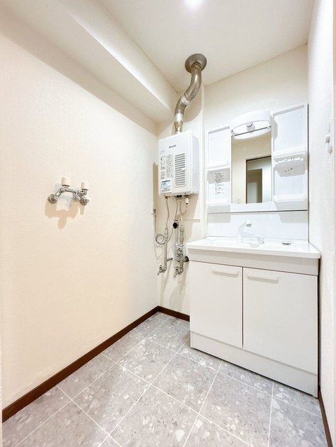 apartment 北海道苫小牧市緑町１丁目22番2号 緑町事務所・店舗（向かって左側）