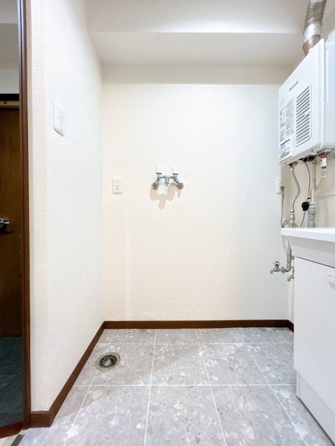 apartment 北海道苫小牧市緑町１丁目22番2号 緑町事務所・店舗（向かって左側）