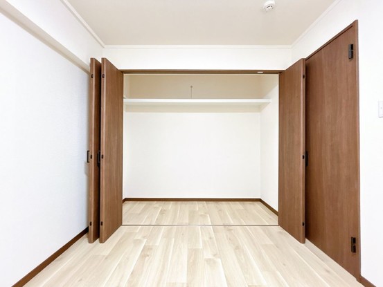 apartment 北海道苫小牧市緑町１丁目22番2号 緑町事務所・店舗（向かって左側）