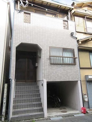 京都府京都市中京区西ノ京中御門西町の外観