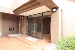 中古マンション サンパーク岩倉のエントランス