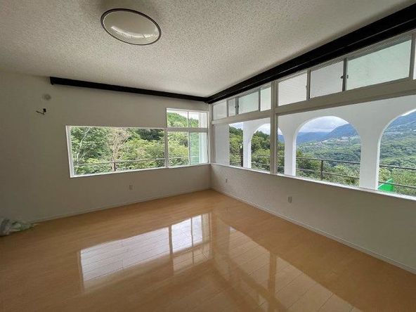 神奈川県足柄下郡箱根町の低層住居専用地域(閑静な住宅地)の中古