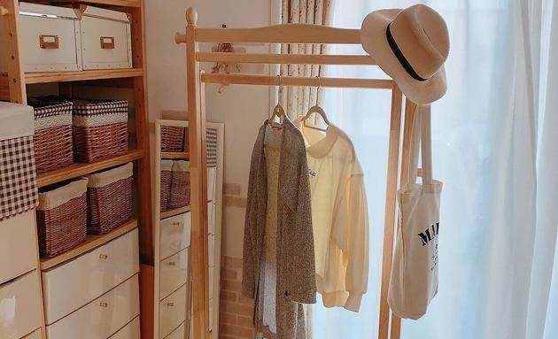 ハンガーラックが室内干し ナチュラルインテリアで大活躍 斜め上な使い方アイデア ヨムーノ