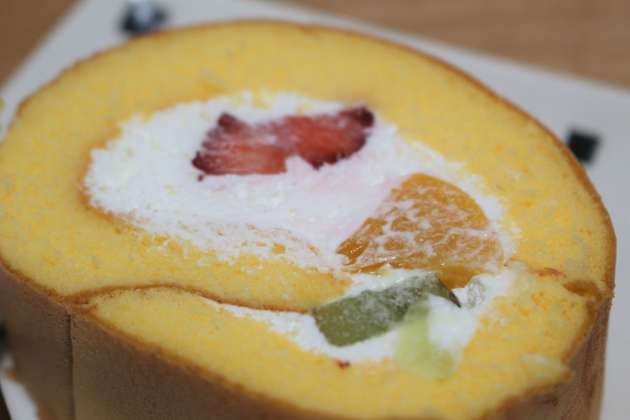 成城石井の期間限定フルーツロールケーキは いちごの日 に食べたくなる悪魔的な美味しさ ヨムーノ