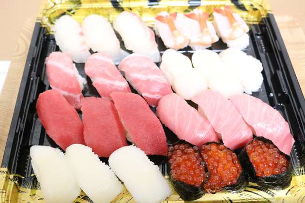 角上魚類おすすめ 大トロ 中トロ 本マグロ バッテラ 埼玉最大級の漁港で寿司祭り ヨムーノ