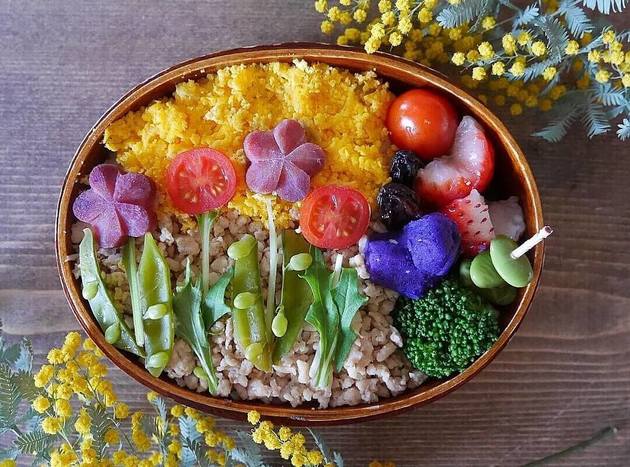 インスタ映え間違いなし なのに 思いのほか簡単 鶏そぼろ 弁当レシピ ヨムーノ