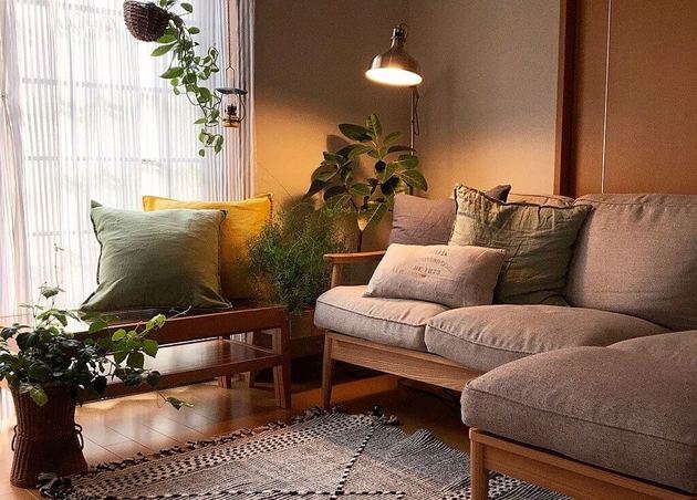 心地いい暮らしを目指して ラグや雑貨の配置転換するだけで気持ちがいいリビング空間へ ヨムーノ