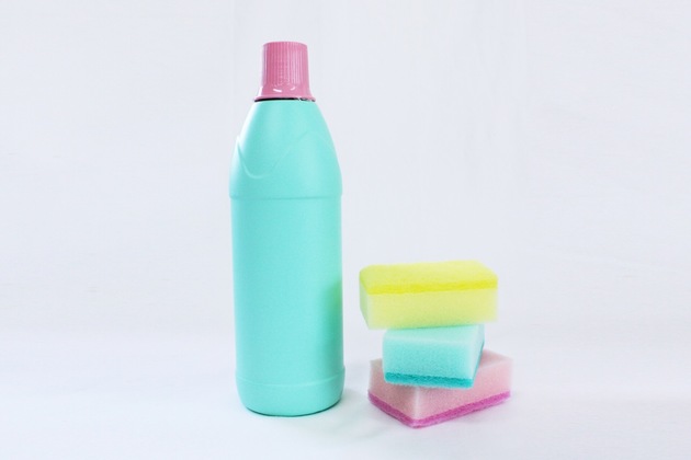 ジメジメ時期の増殖中 カビ掃除 のコツをタイプ別にプロが実践 ヨムーノ