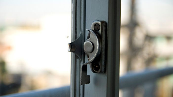 空き巣に 狙われやすい家 とは 犯罪手口を知って防犯対策をしよう