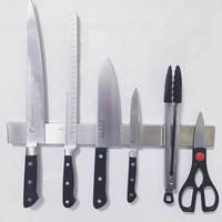 達人の 包丁収納アイデア11選 縦置き 横置き 壁にくっつける技も ヨムーノ