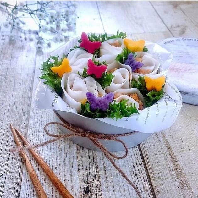 正直 旦那弁当 より 自分弁当 にしたい 一足早く春を満喫 まるでブーケなお花弁当 ヨムーノ