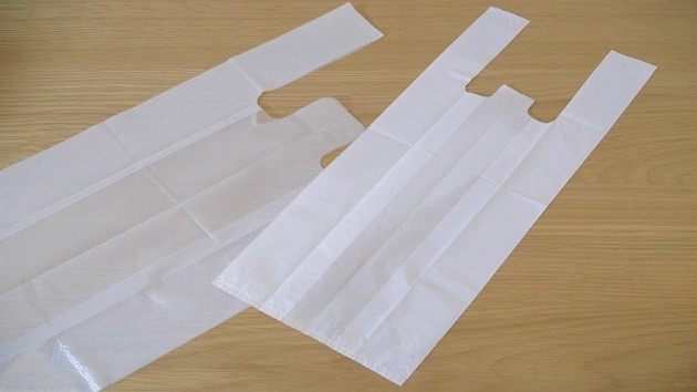 たまりがちなレジ袋をスッキリ収納 袋類を制する者は片付けを制する ヨムーノ