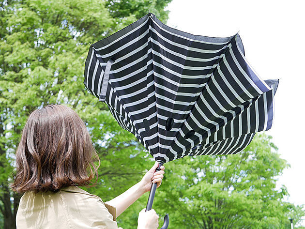 強風で傘が じゃない 逆さに開く2重傘 がじわじわ人気 ヨムーノ