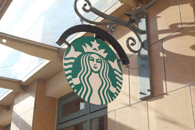 スターバックスおすすめケーキ3選 新作クラシックチョコとルビーチョコを実食 ヨムーノ