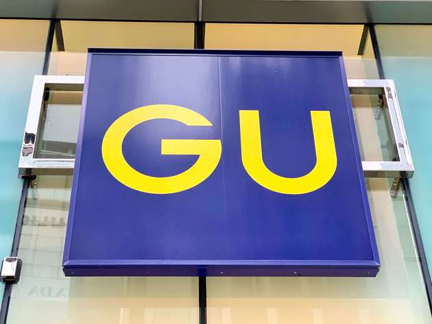 Gu で大人気の サファリジャケット はあえてのメンズ イロチで欲しい おしゃれ上級者コーデ ヨムーノ
