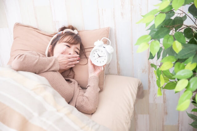 たくさん寝たはずなのに眠い 眠気の原因は 寒暖差 かも 薬剤師に聞いた解消方法 ヨムーノ