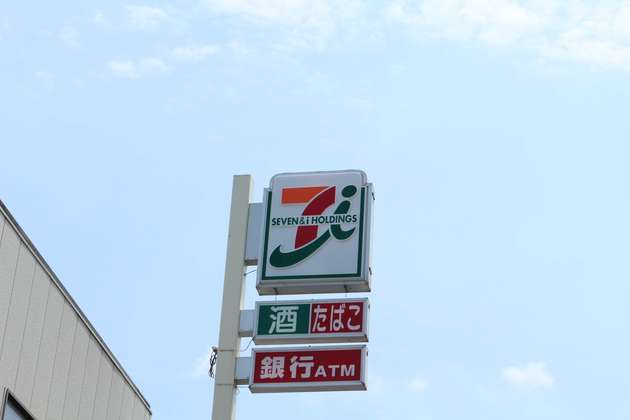 セブン新商品 トーストすると美味しさup ローストチキン スパイシーチリ ヨムーノ