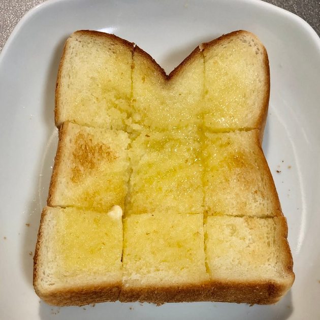 安っすい食パンで 家事ヤロウ で大大大注目 ホテル級 王道バタートースト 最終形態 ヨムーノ