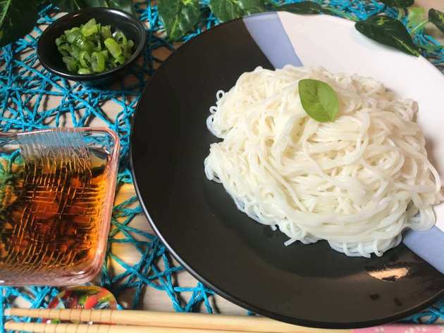 毎日食べても飽きない そうめんの作り方 器に氷入れちゃダメ ヨムーノ