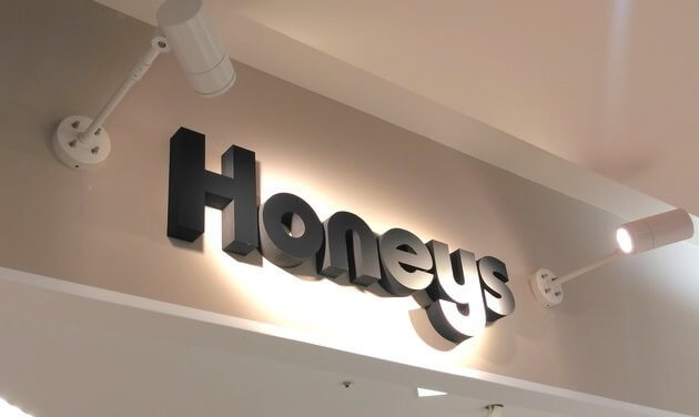 完売前に絶対欲しい 980円から ハニーズ 呪術廻戦コラボ 爆誕 Tシャツにバッグに神5選 ヨムーノ